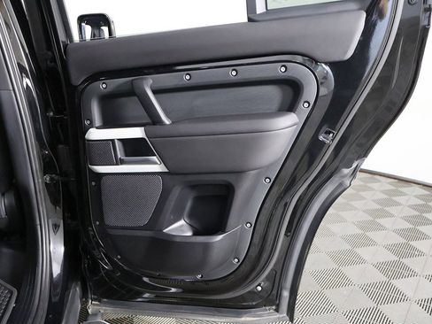 Used 2024 Land Rover Defender 110 SE image 27