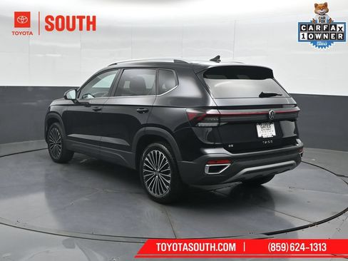 Used 2025 Volkswagen Taos SE FWD image 8