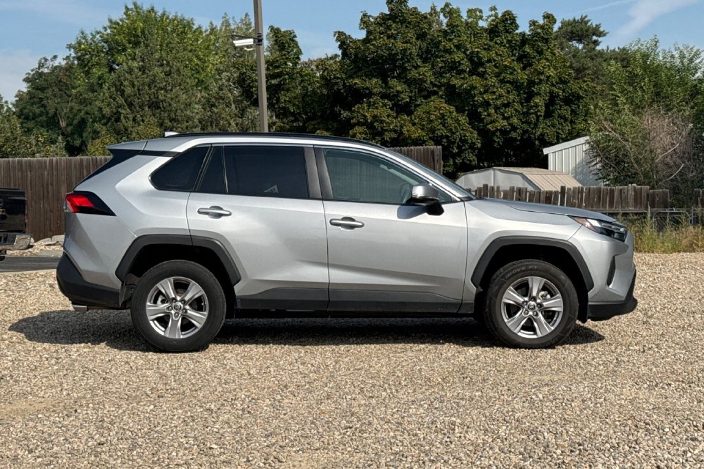 Used 2025 Toyota RAV4 XLE AWD/4WD image 11