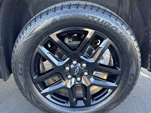 Used 2021 Chevrolet Traverse LT image 11