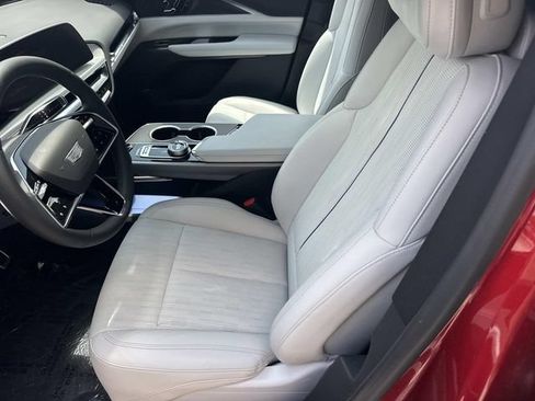 Used 2025 Cadillac Lyriq Sport AWD/4WD image 18