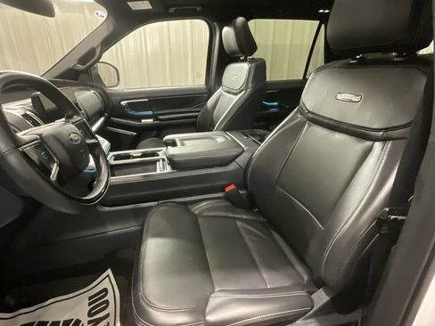 Used 2025 Ford Expedition Max Platinum w/ Stealth Appearance Package image 10