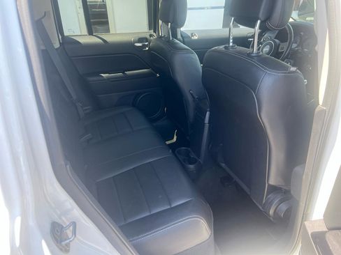 Used 2016 Jeep Patriot High Altitude FWD image 12
