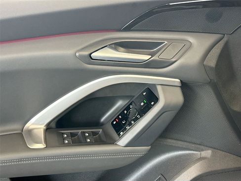 Certified 2025 Audi Q5 Premium w/ Convenience Package AWD/4WD image 18