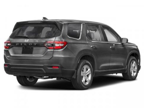 Used 2023 Honda Pilot LX image 2