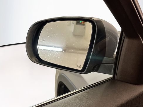 Used 2019 Jeep Cherokee Latitude Plus AWD/4WD image 16