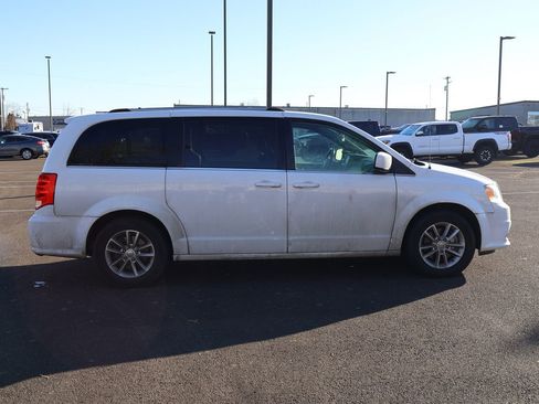 Used 2019 Dodge Grand Caravan SXT image 7