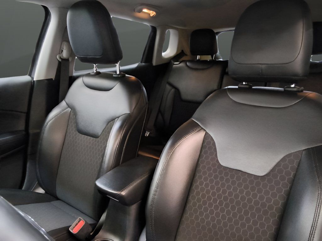 Used 2020 Jeep Compass Latitude FWD image 11