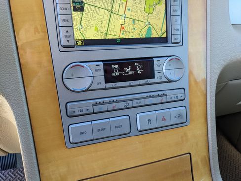 Used 2010 Lincoln Navigator Base image 30