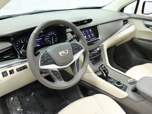 Used 2022 Cadillac XT5 Premium Luxury w/ Technology Package FWD image 2
