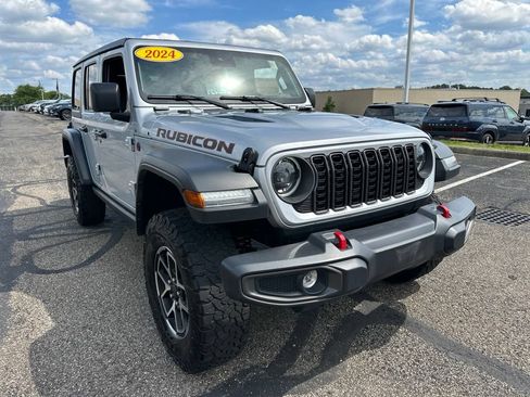 Used 2024 Jeep Wrangler Unlimited Rubicon AWD/4WD image 14