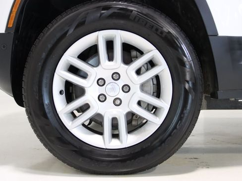 Used 2025 Land Rover Defender 110 S AWD/4WD image 77