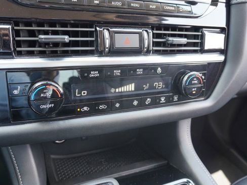 Used 2024 Nissan Pathfinder SL w/ SL Premium Package FWD image 19
