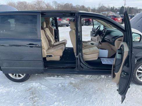 Used 2016 Dodge Grand Caravan SXT image 13