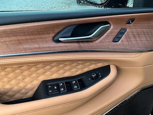 New 2025 Jeep Grand Cherokee Summit image 13