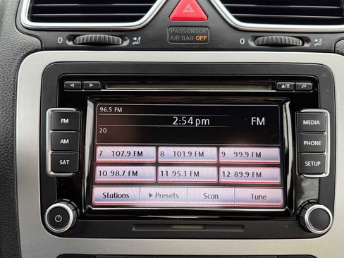 Used 2010 Volkswagen Eos Lux image 22