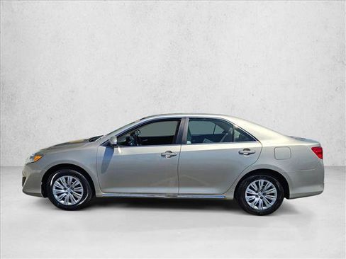 Used 2014 Toyota Camry LE FWD image 9