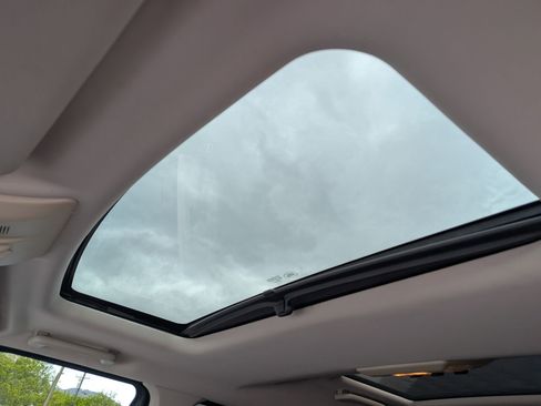 Used 2011 Land Rover LR4 HSE image 17