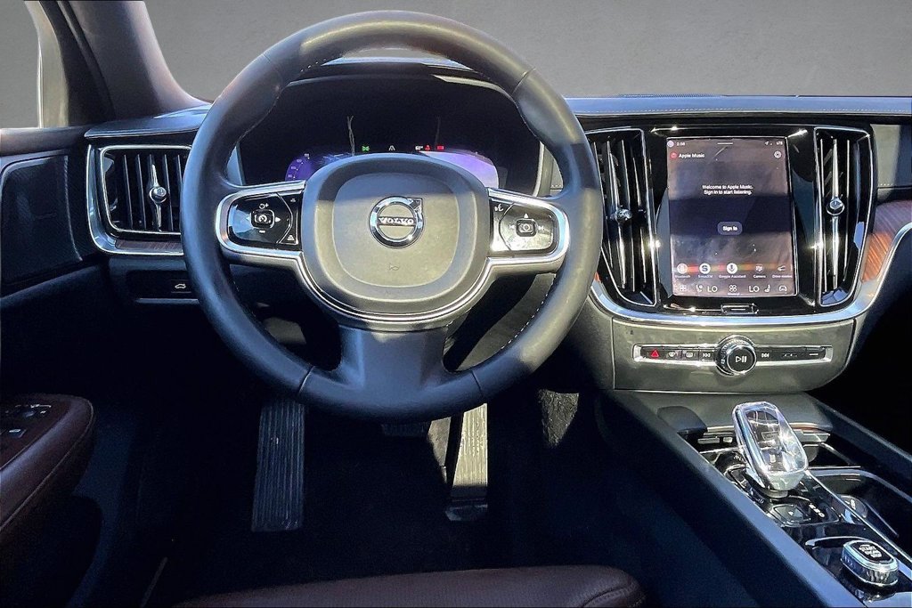 Used 2024 Volvo V60 B5 Cross Country Ultimate w/ Protection Package Premier AWD/4WD image 9
