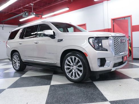 Used 2022 GMC Yukon Denali w/ Denali Premium Package image 2