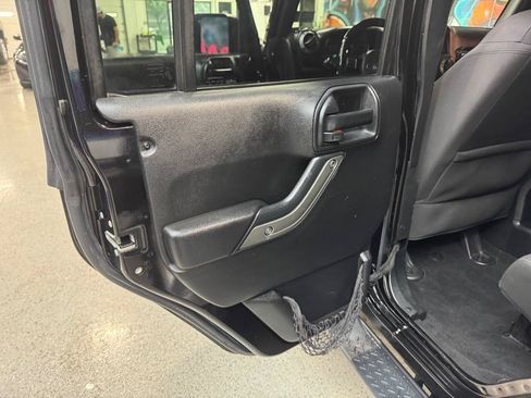 Used 2015 Jeep Wrangler Unlimited Sport w/ Quick Order Package 24S AWD/4WD image 14