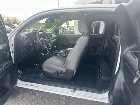 Used 2019 Toyota Tacoma SR image 19
