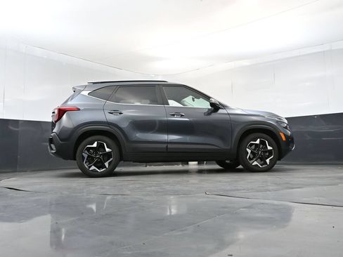 Used 2024 Kia Seltos EX AWD/4WD image 24