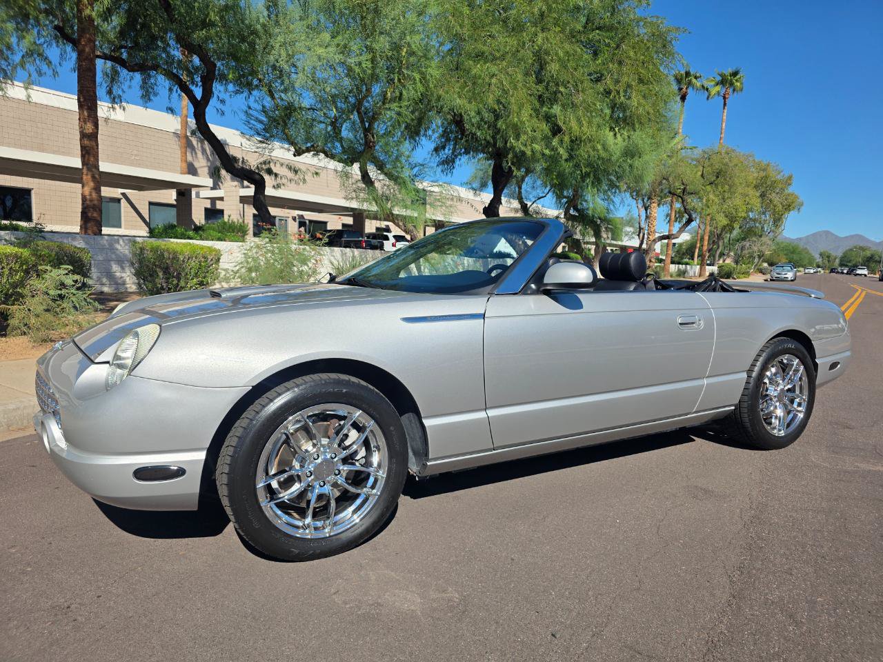 Used 2005 Ford Thunderbird RWD image 13