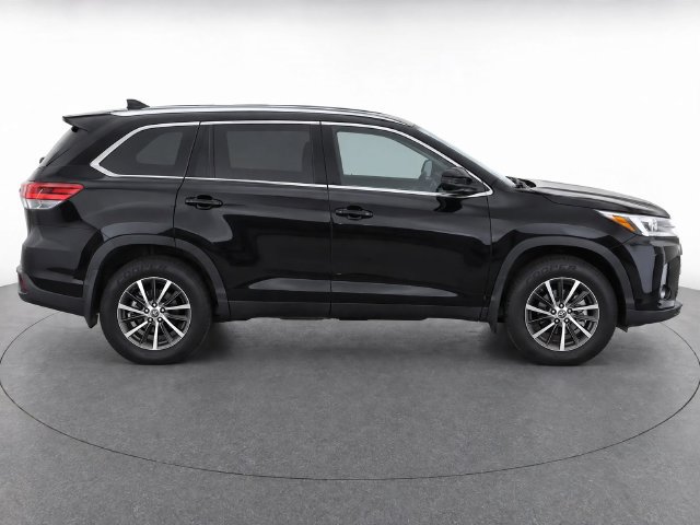Used 2018 Toyota Highlander XLE AWD/4WD image 7