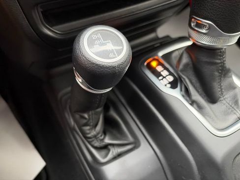 Used 2022 Jeep Wrangler Unlimited Sport AWD/4WD image 19
