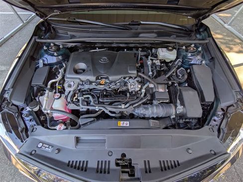 Used 2021 Toyota Camry XLE w/ Navigation Upgrade Package image 13