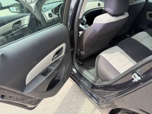 Used 2015 Chevrolet Cruze LS FWD image 12