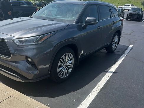 Used 2022 Toyota Highlander Platinum AWD/4WD image 13