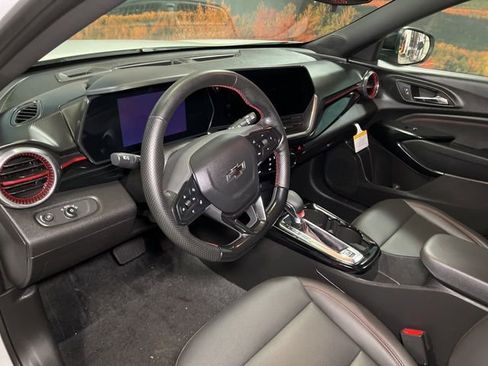 Used 2024 Chevrolet Trax RS w/ Sunroof Package image 23