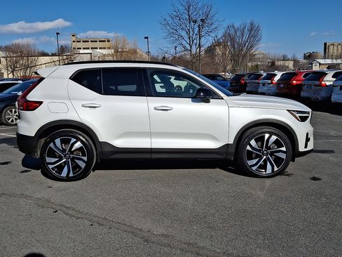 Used 2023 Volvo XC40 B5 Plus w/ Driver Assist Package image 7