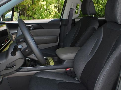 New 2026 Kia Carnival LX FWD image 17