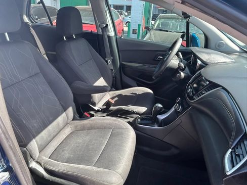 Used 2019 Chevrolet Trax LT w/ LPO, Cargo Package FWD image 13