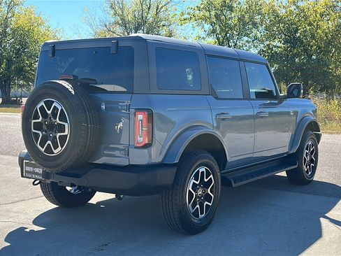 Used 2025 Ford Bronco Outer Banks image 8