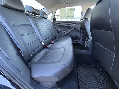Used 2020 Volkswagen Passat 2.0T R-Line image 18