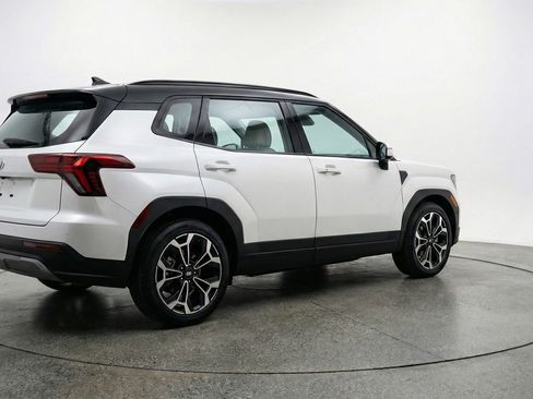 Used 2025 Hyundai Santa Fe SEL AWD/4WD image 9