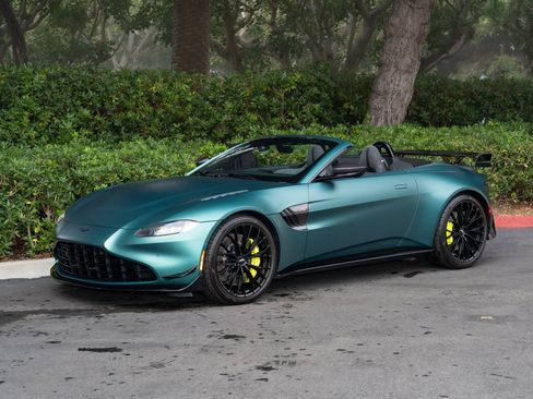Used 2023 Aston Martin V8 Vantage Roadster image 27