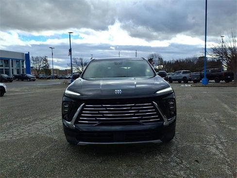 Used 2025 Buick Enclave Preferred image 2