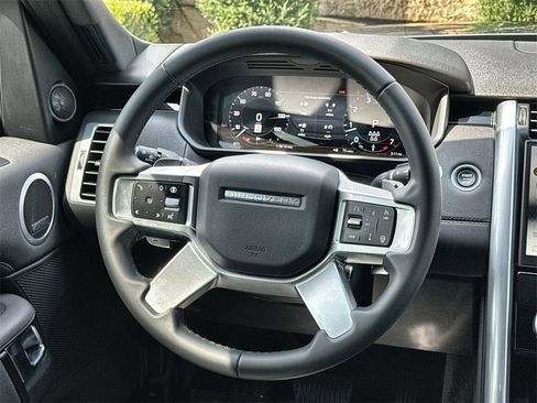 Certified 2025 Land Rover Discovery S image 21