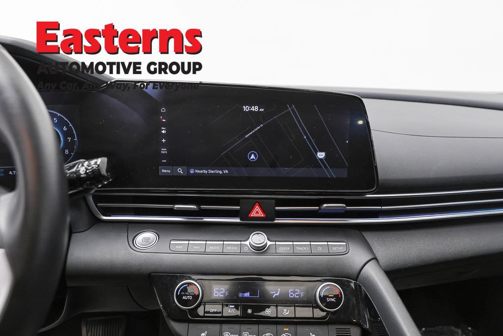 Used 2025 Hyundai Elantra SEL FWD image 13