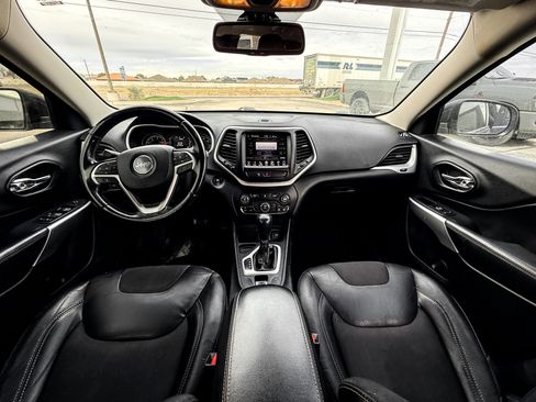 Used 2018 Jeep Cherokee Latitude Plus image 10