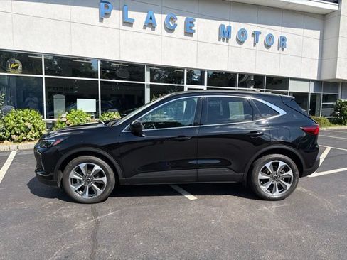 Used 2023 Ford Escape Platinum w/ Premium Technology Package AWD/4WD image 2