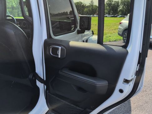 Used 2020 Jeep Wrangler Unlimited Sahara w/ Dual Top Group AWD/4WD image 37