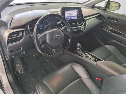 Used 2019 Toyota C-HR Limited FWD image 10