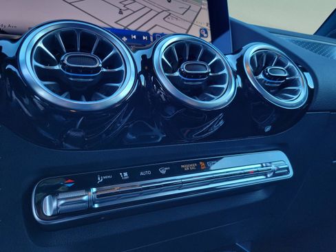 Certified 2025 Mercedes-Benz GLA 250 image 31