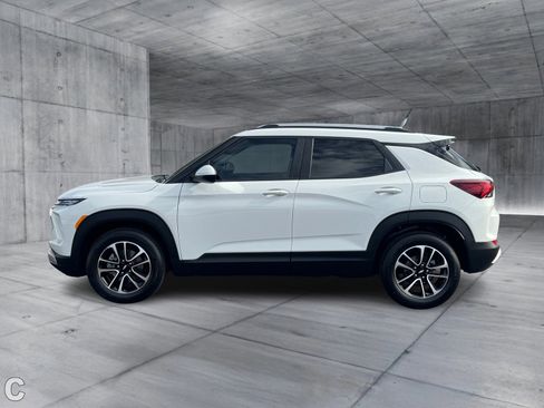 Certified 2026 Chevrolet TrailBlazer LT w/ Driver Confidence Package image 3